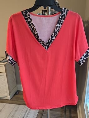 Women's Coral V-Neck Top with Leopard Trim Size Small
